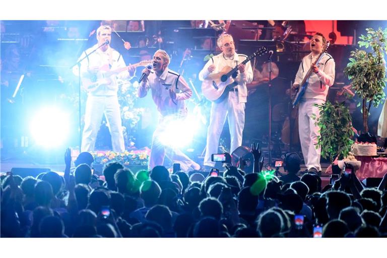 Überraschungsgast beim Eröffnungskonzert des "Kosmos"-Festivals im Sommer: die Chemnitzer Band Kraftklub. (Archivbild)