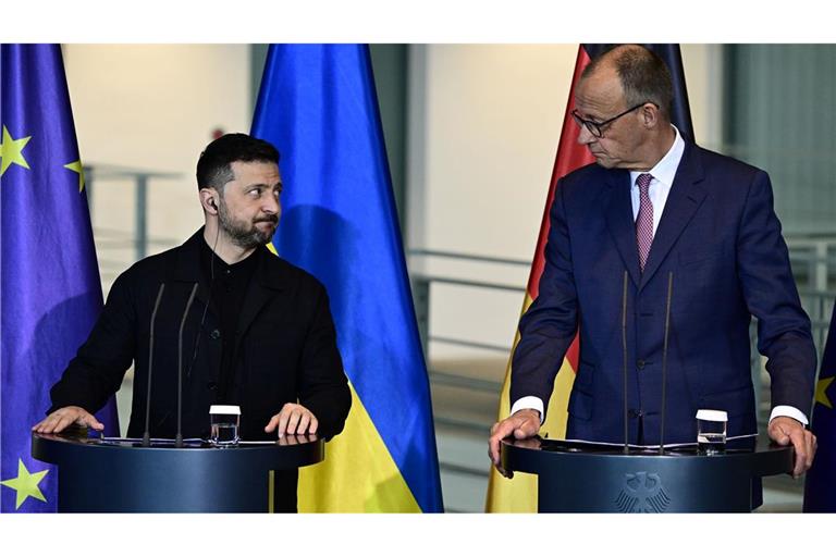 Überraschungsgast in Berlin: Der ukrainische Präsident Wolodymyr Selenskyj nimmt im Kanzleramt persönlich an der Videoschalte von Kanzler Friedrich Merz und anderen Europäern mit US-Präsident Donald Trump teil. (Archivbild)