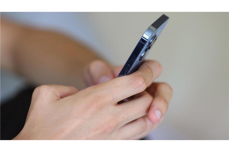 Übers Internet werden Bilder und Videos von Polizei-Einsätzen verbreitet - das kann Folgen haben. (Symbolbild)