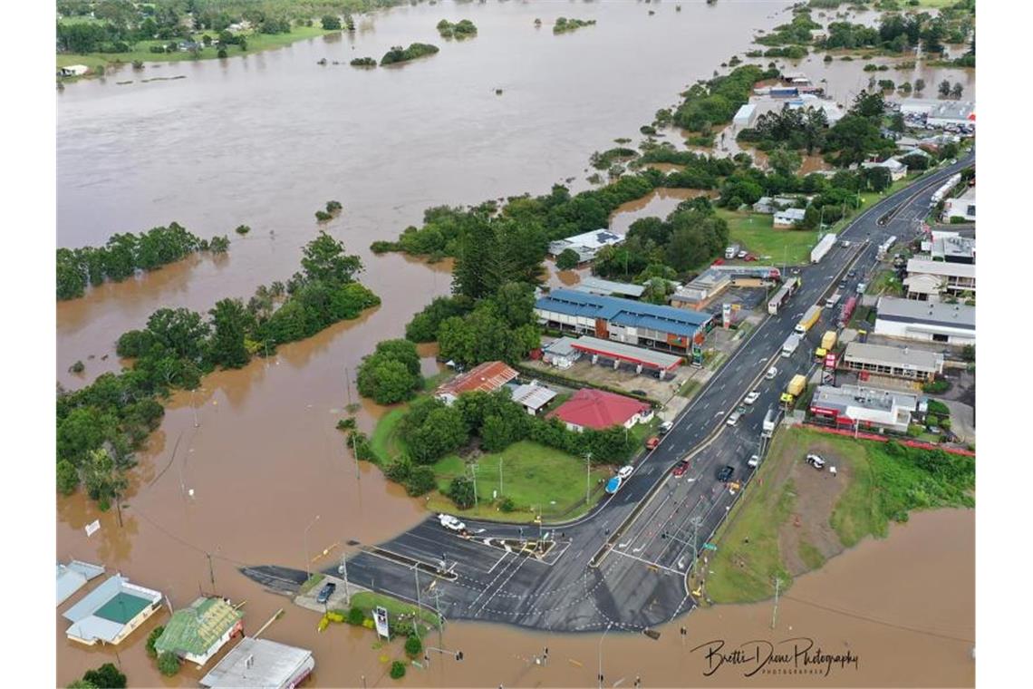 Schwere Überschwemmungen in Australien Überschwemmungen in Gympie, Queensland. Bei schweren Überflutungen im Nordosten Australiens sind mehrere Menschen ums Leben gekommen. Foto: Brett's Drone Photography/BRETT'S DRONE PHOTOGRAPHY/AAP/dpa