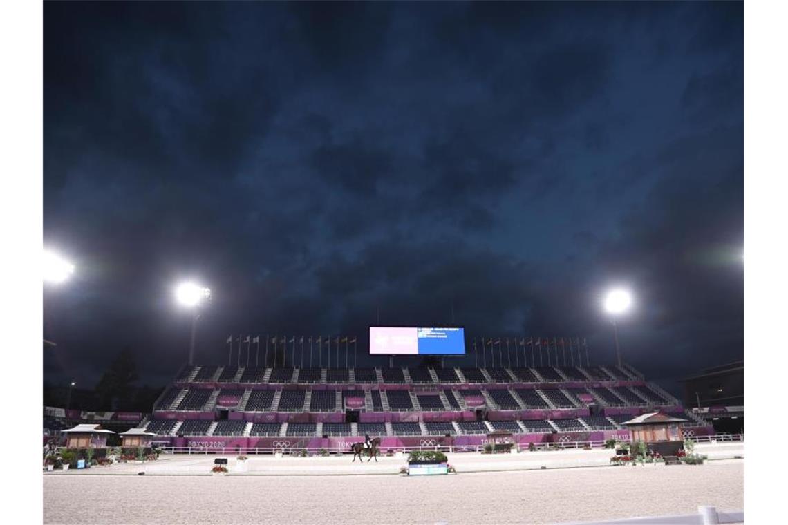 Übersicht über das Dressurviereck im Baji Koen Equestrian Park. Foto: Friso Gentsch/dpa