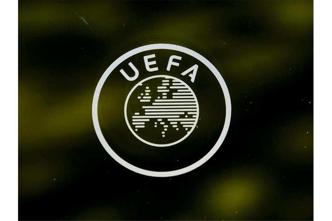 UEFA und die zwölf EM-Gastgeber: Spielplan soll bleiben UEFA in Kontakt mit zwölf EM-Gastgebern: Gleicher Spielplan als Ziel. Foto: Jean-Christophe Bott/KEYSTONE/dpa