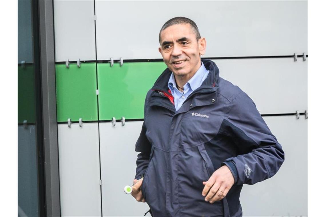 Ugur Sahin, Mitgründer und Vorstandsvorsitzender des Unternehmens Biontech, auf dem Firmengelände in Mainz. Foto: Andreas Arnold/dpa