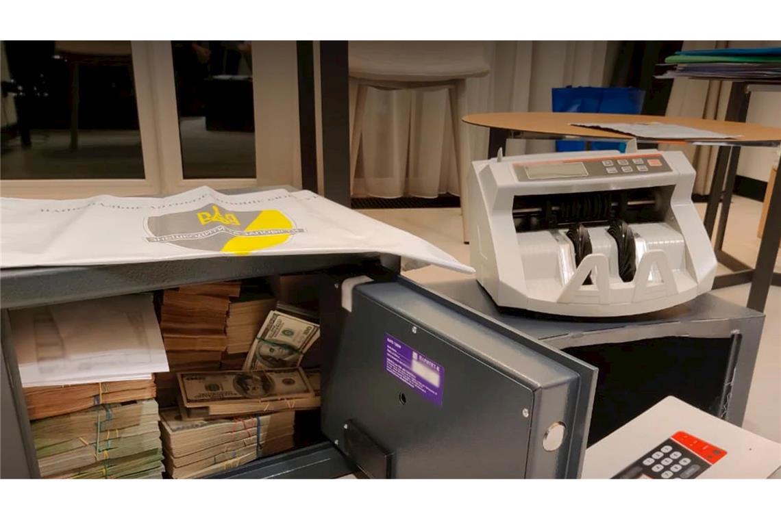 Ukrainische Korruptionsbekämpfungsbehörden legten Schmiergeldzahlungen in Ministerien und Staatskonzernen offen.