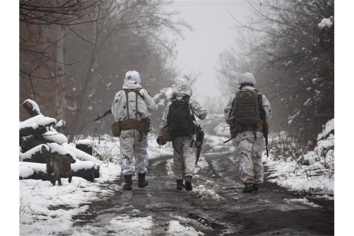 Ukrainische Soldaten in Katerinivka. Foto: Andriy Dubchak/AP/dpa