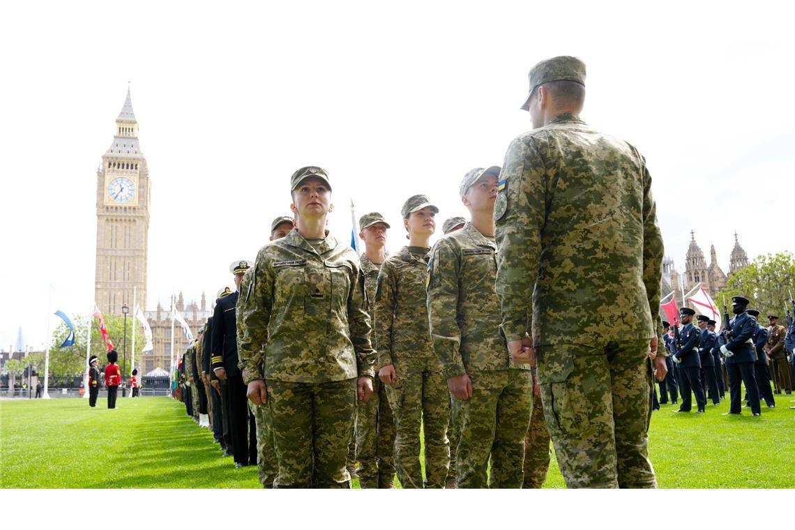 Macht Trump den 8. Mai zum Feiertag? Ukrainische Soldatinnen und Soldaten bei der sogenannten VE-Day-Parade in London.