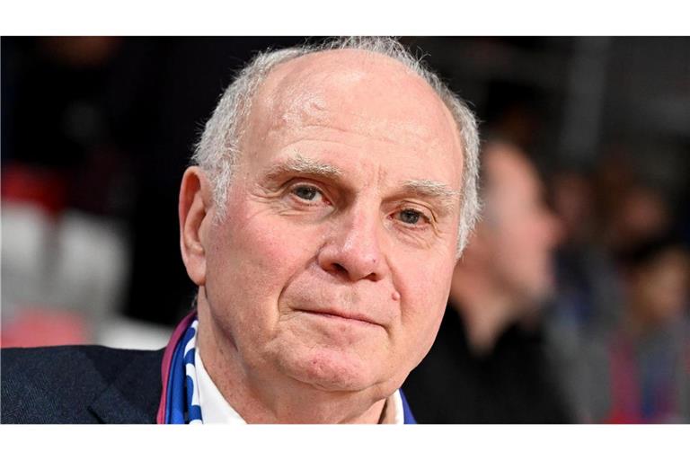 Uli Hoeneß, Ehrenpräsident des FC Bayern München, wurde ins Krankenhaus eingeliefert (Archivfoto).