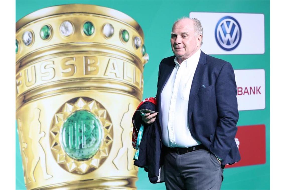 Nach Weggang von Hummels: Warten auf Bayern-Coups Uli Hoeneß hatte Einkäufe des FC Bayern angekündigt. Foto: Christian Charisius