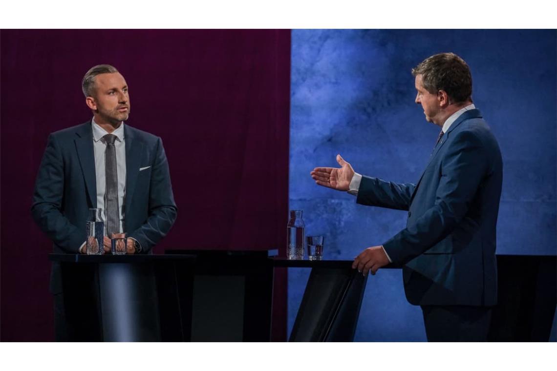 Ulrich Siegmund (l), Spitzenkandidat der AfD, und Sven Schulze (r), Ministerpräsident von Sachsen-Anhalt und Spitzenkandidat der CDU, diskutieren in der MDR-Wahlarena während der Sendung "Fakt ist!".