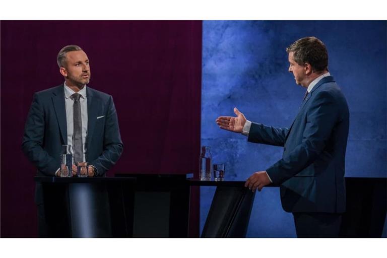 Ulrich Siegmund (l), Spitzenkandidat der AfD, und Sven Schulze (r), Ministerpräsident von Sachsen-Anhalt und Spitzenkandidat der CDU, diskutieren in der MDR-Wahlarena während der Sendung "Fakt ist!".