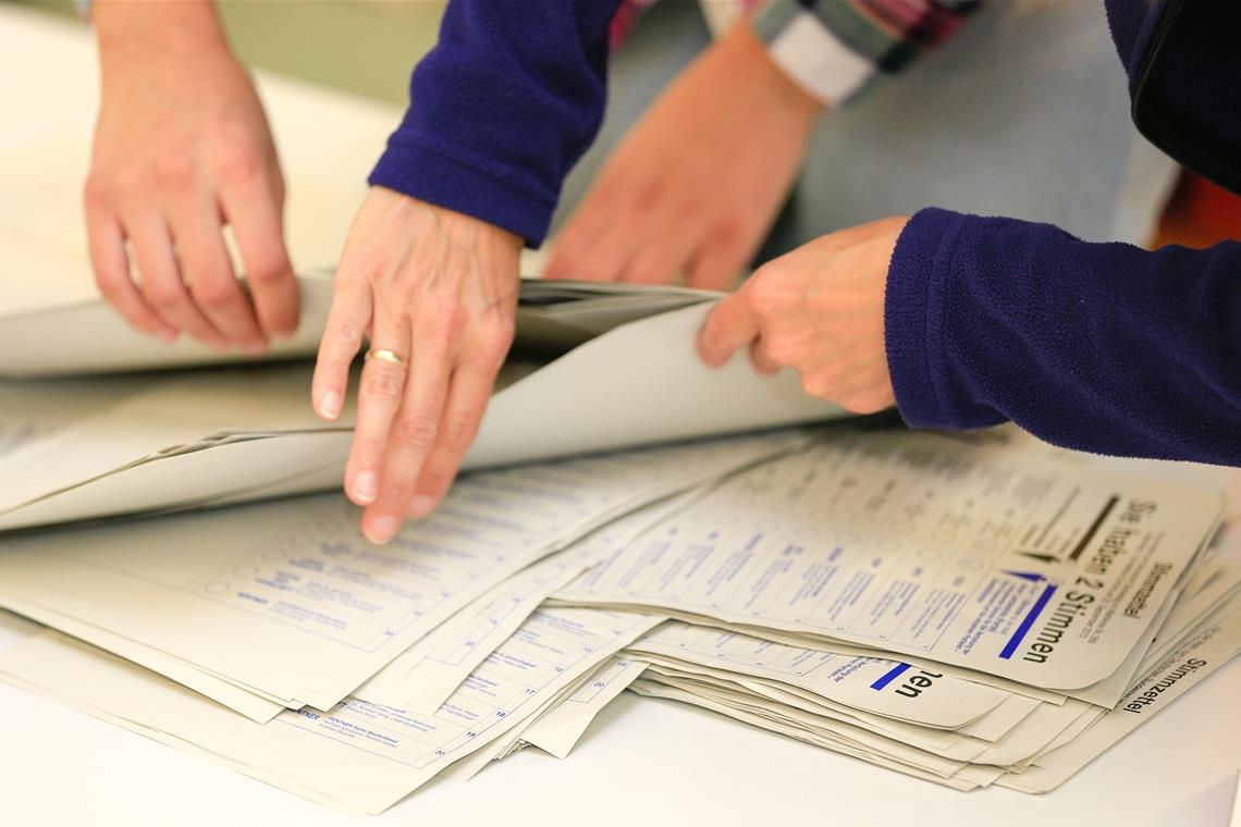 Um 18 Uhr schließen die Wahllokale, dann werden die letzten Stimmen ausgezählt. Archivfoto: A. Becher