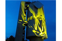 Um 19.30 Uhr wurde gestern erstmals der Strom für die Lightshow am Wasserturm eingeschaltet. Backnang ist eine von 22 Stationen des Kulturregion-Festivals. Fotos: Alexander Becher