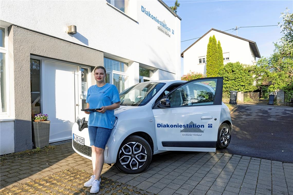 Reportage: Ein Tag mit einer ambulanten Pflegerin in Aspach Um 7 Uhr startet Jana Schwab an der Diakoniestation in Großaspach, von wo aus sie ihre Patienten besucht. Foto: Dietmar van der Linden