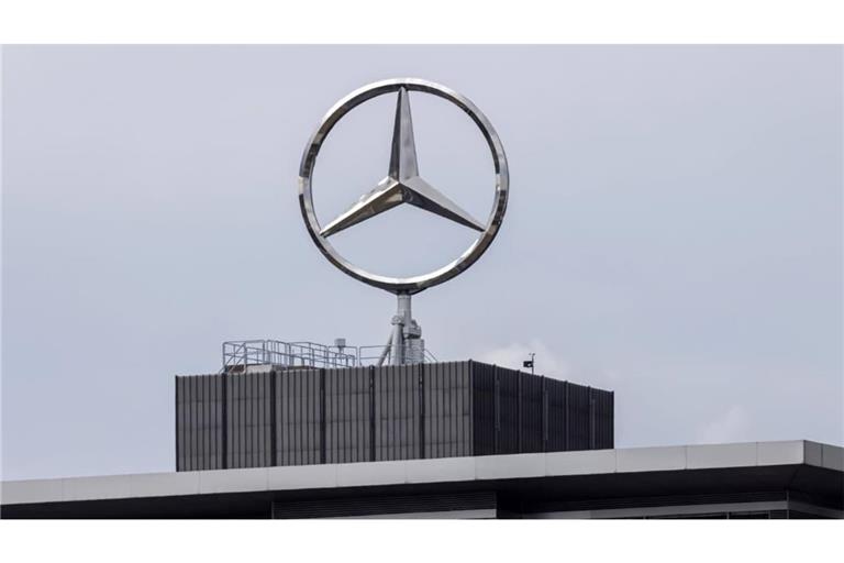 Um die Arbeitszeit bei den Beschäftigten von Mercedes gibt es keine Einigkeit zwischen Vorstand und Betriebsrat.
