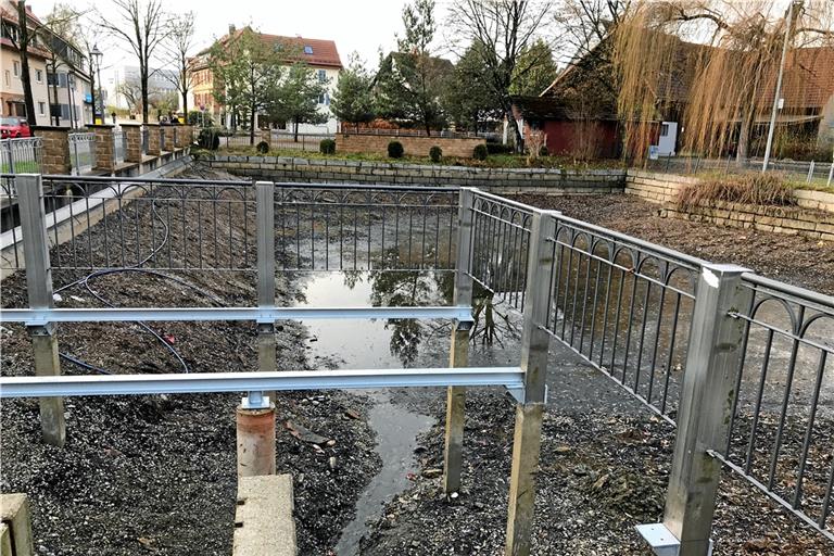 Um die Fußgängerplattform wieder instand zu setzen, musste der Welzheimer Feuersee abgelassen werden. Foto: R. Stütz