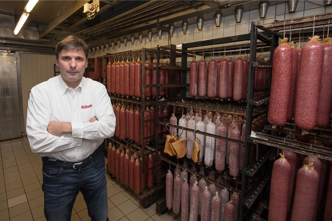 Fritz Kühnle bezieht Stellung zu Vorwürfen gegen Schlachtbetrieb Um die Vorwürfe ausräumen zu können, benötigt Fritz Kühnle die kompletten Filmaufnahmen, doch die wurden ihm bisher verweigert. Die Szenen, die im TV zu sehen sind, wurden seiner Ansicht nach zusammengeschnitten und bilden die Realität verzerrt ab. Archivfoto: Alexander Becher