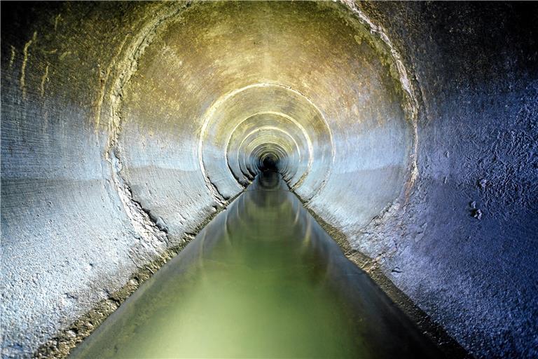 Um die Wärme des Abwassers nutzen zu können, sind gewisse zuverlässige Durchflussmengen nötig. Solche sind in Backnang nur im Hauptkanal gewährleistet. Foto: Mulderphoto – stock.adobe.com