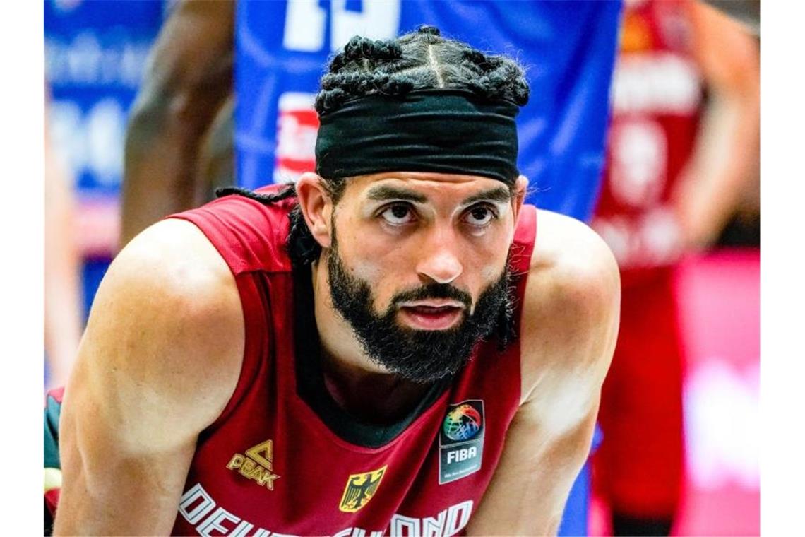 Erholung für die Basketballer - Diskussionen um Saibou Um Joshiko Saibou gab es zuletzt viele Diskussionen. Foto: Axel Heimken/dpa