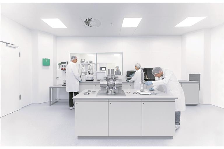 Um Maschinen für die Pharmabranche unter realen Bedingungen testen zu können, hat Harro Höfliger fast sieben Millionen Euro in Reinräume investiert. Foto: Harro Höfliger GmbH