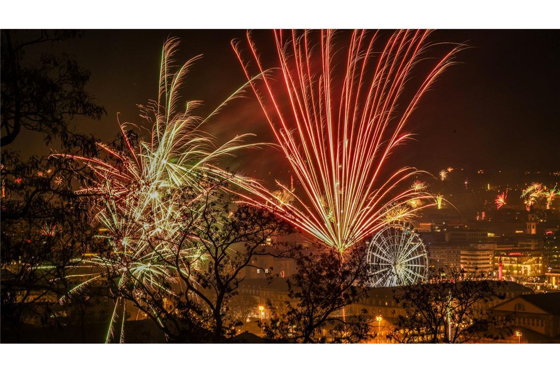 Um Mitternacht dürfte wieder ein Feuerwerk den Nachthimmel erleuchten. (Archivbild)