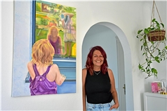 Um Reflexion im Sinne von Spiegelung geht es Jessica Dunst bei dem Bild ihrer Nichte, das bei ihr zu Hause hängt. Es geht dabei um Fragestellungen wie: Wie nehme ich mich wahr? Wie nehmen andere mich wahr und was macht das mit mir? Foto: Tobias Sellmaier