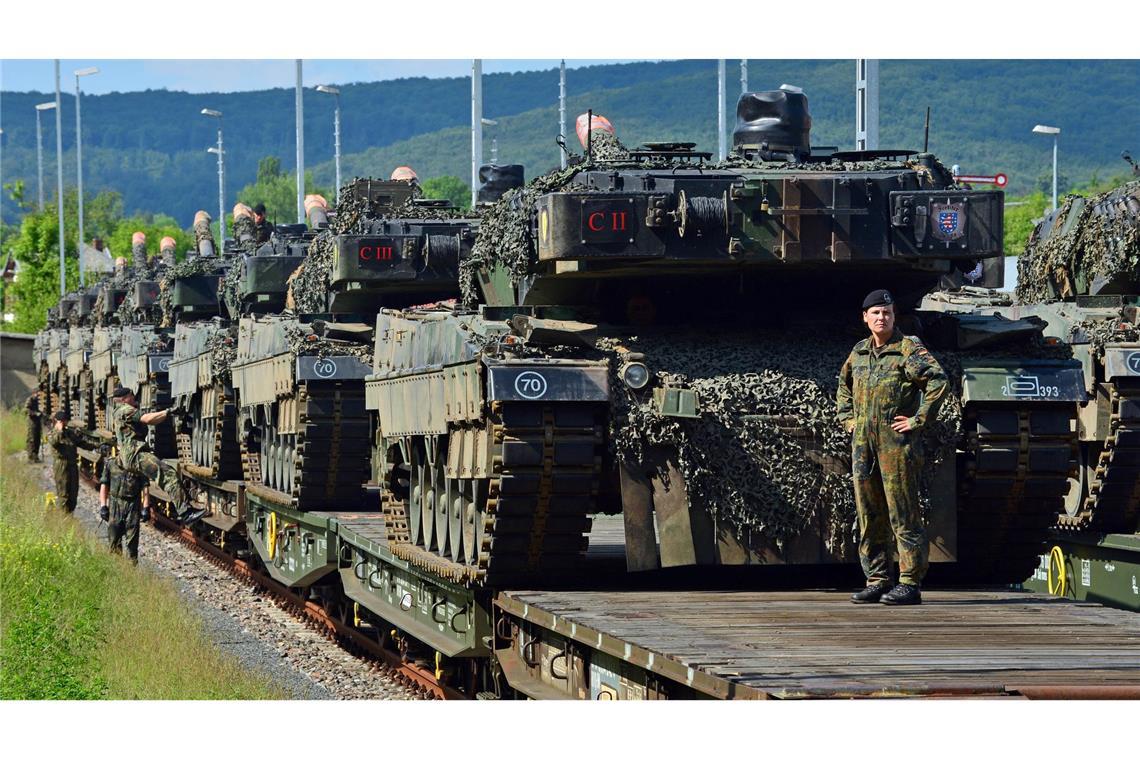 Militärausgaben: Grüne nennen Wadephuls Vorstoß "naiv"