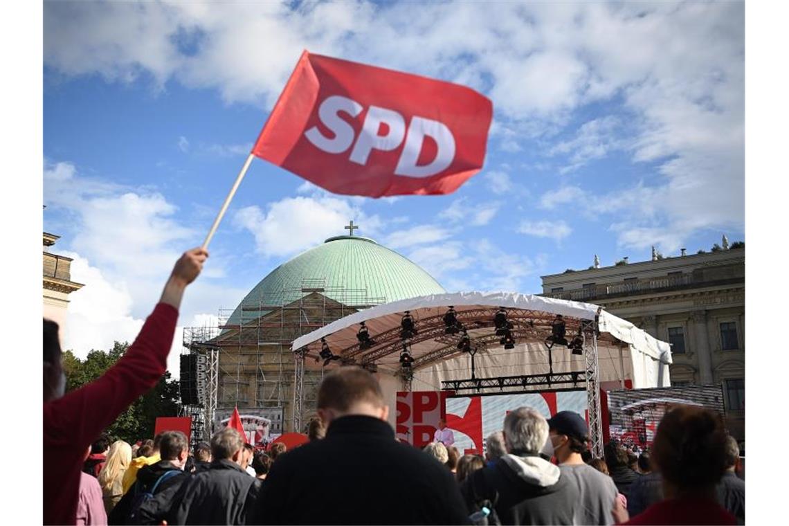 Umfrage: SPD klettert auf 24 Prozent - 21 Prozent für die Union. Es ist der niedrigste Wert, den das Meinungsforschungsinstitut Insa jemals für die Union gemessen hat. Foto: Britta Pedersen/dpa-Zentralbild/dpa