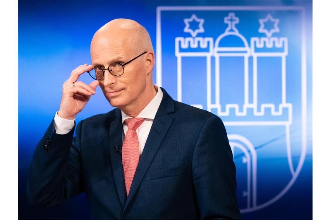 Auf Abstand gegen den Trend: Hamburg als Hoffnung der SPD Umfragen zufolge steuert die SPD um Bürgermeister Peter Tschentscher bei der Bürgerschaftswahl in Hamburg auf die 40 Prozent zu. Foto: Christian Charisius/dpa
