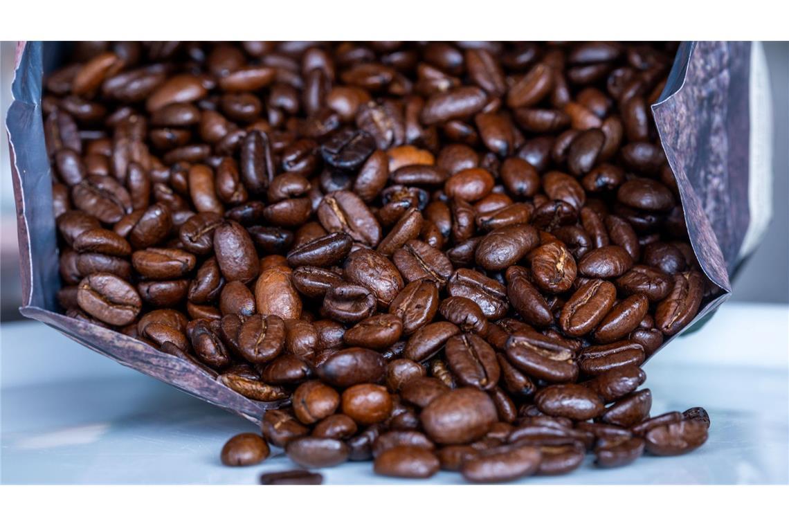 Umfragen zufolge trinken 68 Prozent der Menschen in Deutschland täglich Kaffee, 15 Prozent mehrmals wöchentlich.