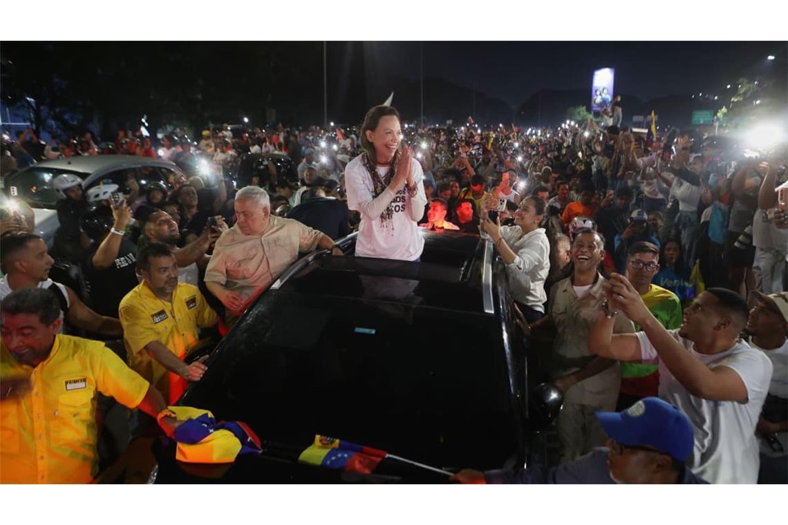 Umjubelt wie ein Fußballstar: Oppositionsführerin Corina Machado in Venezuela.