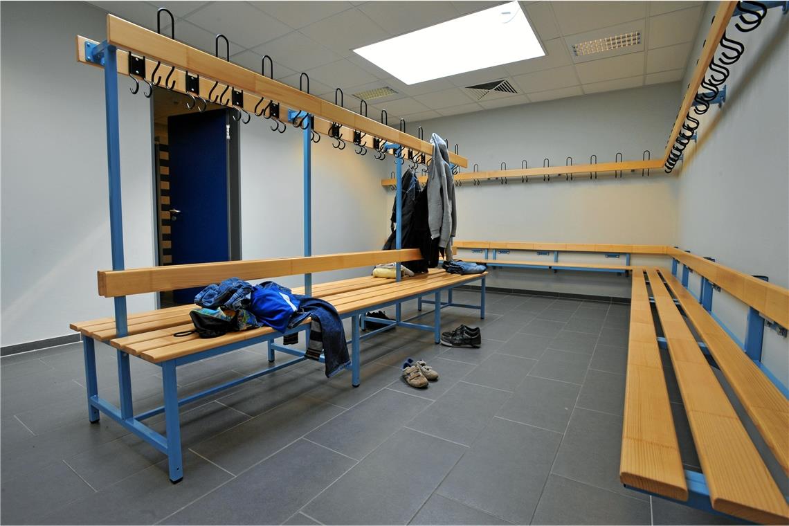 Das Duschverbot in Auenwald ist umstritten Umkleiden offen, Duschen zu, so sieht es in Auenwald und Allmersbach im Tal aus. Symbolfoto: Joachim B. Albers - stock.adobe.com