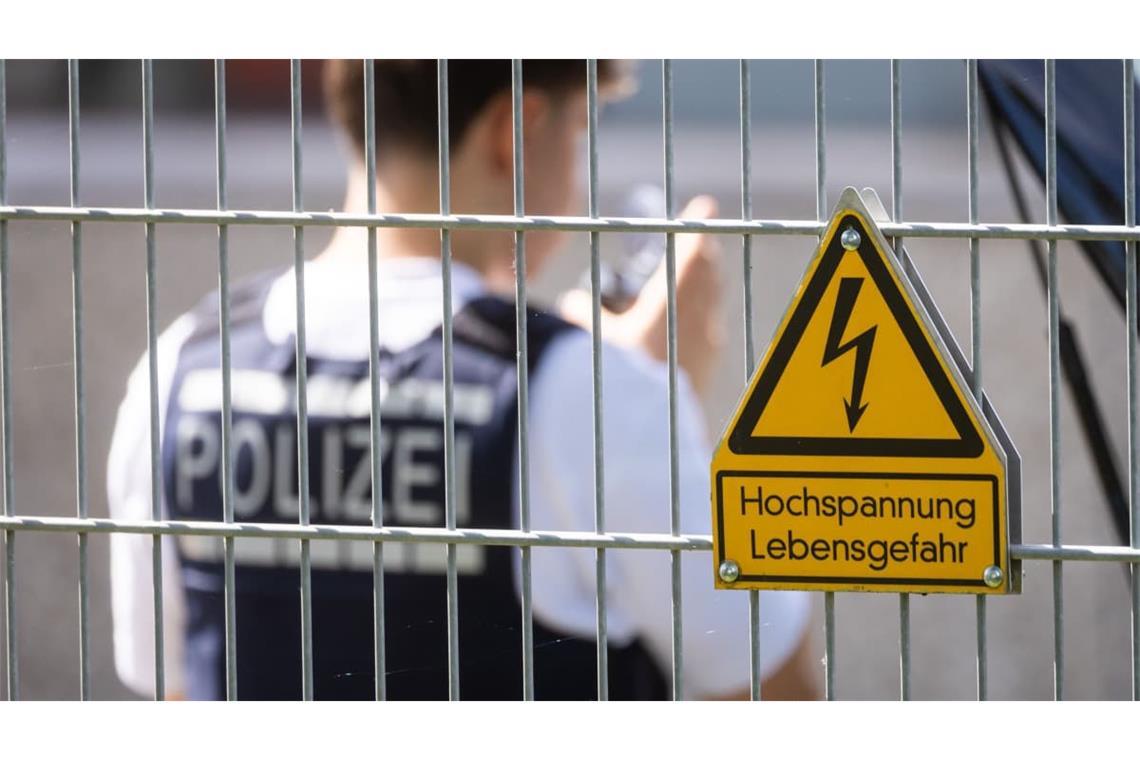 Umspannwerke in Baden-Württemberg stehen nach einem Brand in Reutlingen und den aktuellen Sprengstoffunden in Brandenburg im Fokus.