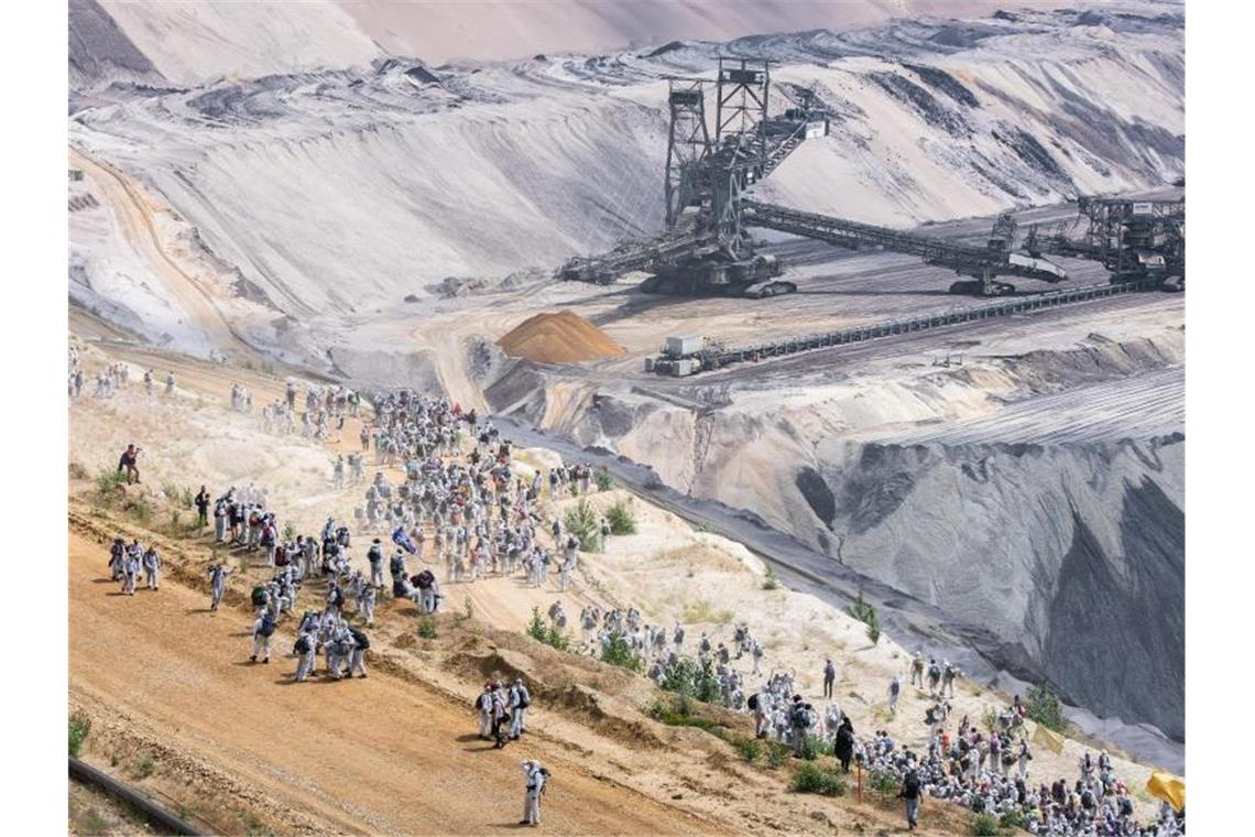 Umweltaktivisten im Tagebau Garzweiler im Juni. Foto: Marcel Kusch