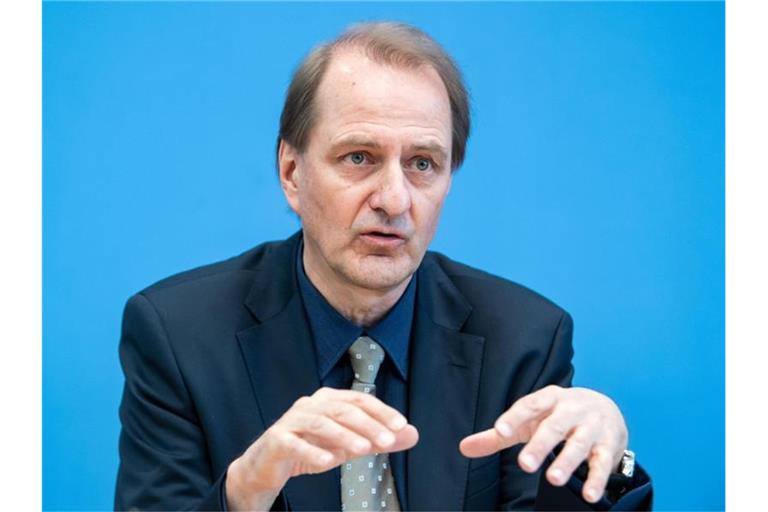 Umweltbundesamtchef Dirk Messner bei einer Pressekonferenz. Foto: Bernd von Jutrczenka/dpa