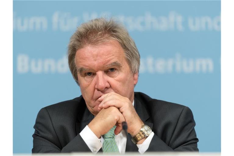 Umweltminister Franz Untersteller (Bündnis 90/Die Grünen) nimmt an einer Pressekonferenz teil. Foto: Soeren Stache/Archivbild