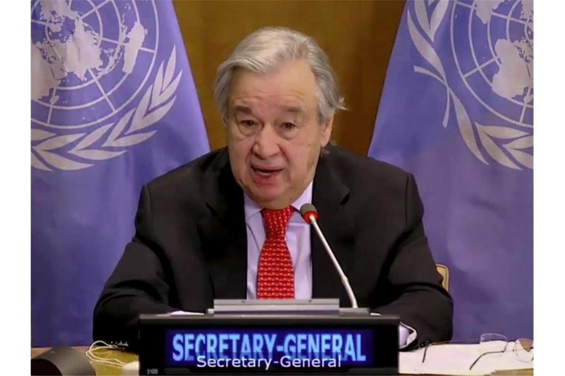 Guterres ruft zu globalem Corona-Impfplan auf UN-Generalsekretär António Guterres spricht mit Mitgliedern des UN-Sicherheitsrats. Foto: Uncredited/UNTV/AP/dpa