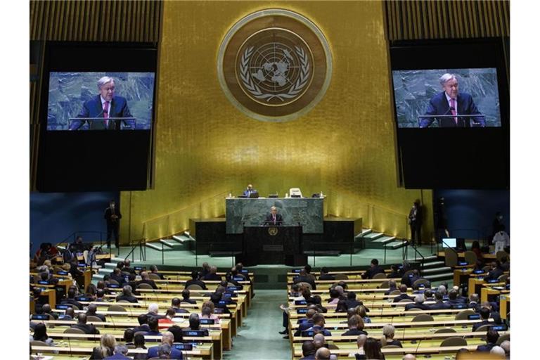 UN-Generalsekretär António Guterres spricht während der 76. Generaldebatte der UN-Vollversammlung. Die Taliban wollen in New York als Vertreter Afghanistans auftreten. Foto: Eaeduardo Munoz/Pool Reuters/AP/dpa