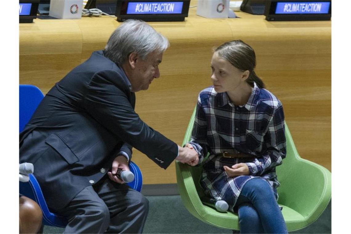 Neue Versprechen nach Thunberg-Wutrede beim Klimagipfel UN-Generalsekretär Antonio Guterres und Greta Thunberg während des UN-Jugendklimagipfels in New York. Foto: Eduardo Munoz Alvarez/FRE171643 AP
