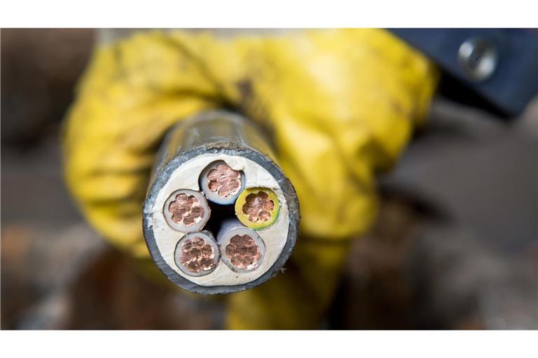 Unbekannte Diebe haben tonnenweise Kupferkabel von einem Firmengelände im Ostalbkreis gestohlen (Symbolfoto).