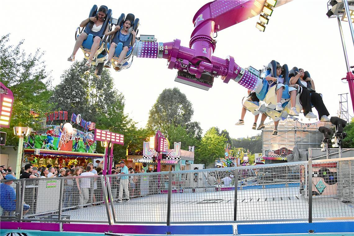 Und los geht die wilde Fahrt. Straßenfest 2025  in Backnang.