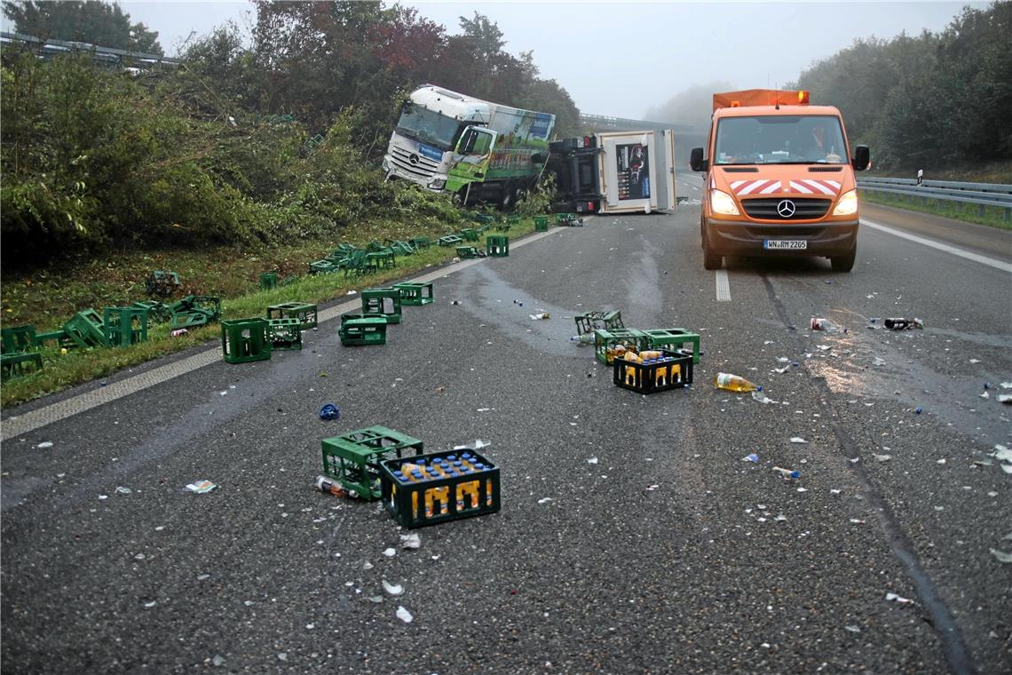 Getränkelaster auf der B14 umgekippt Unfall im Bereich B14/B29. Foto: 7aktuell/K. Lermer