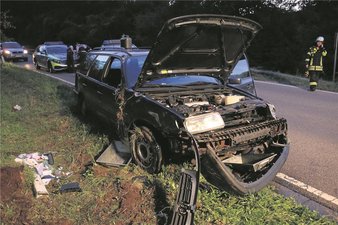 Auto überschlägt sich Unfall zwischen Affalterbach-Birkhau und Burgstall: Der Fahrer wird leicht verletzt. Foto: 7aktuell/K.Lermer