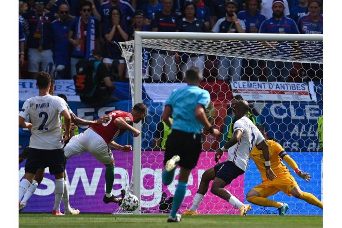 Dank Griezmann: Frankreich wendet Pleite gegen Ungarn ab Ungarns Attila Fiola (2.v.l) trifft zum 1-0 gegen Frankreich. Foto: Robert Michael/dpa-Zentralbild/dpa