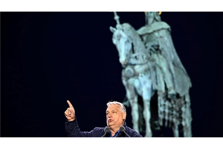 Ungarns Ministerpräsident Viktor Orban hofft, am Sonntag die Parlamentswahl gegen seinen chancenreichen Herausforderer Peter Magyar zu gewinnen.