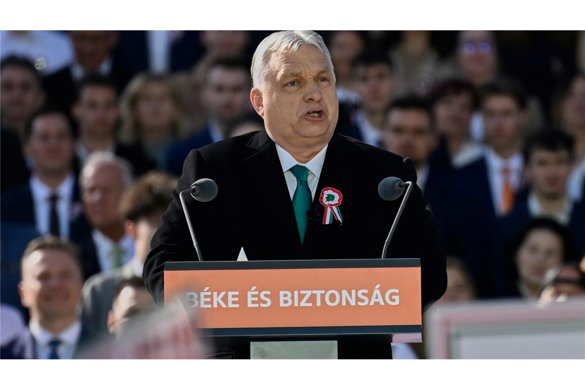 Ungarns Ministerpräsident Viktor Orban hofft auf Unterstützung des US-Vizepräsidenten JD Vance vor der Parlamentswahl.