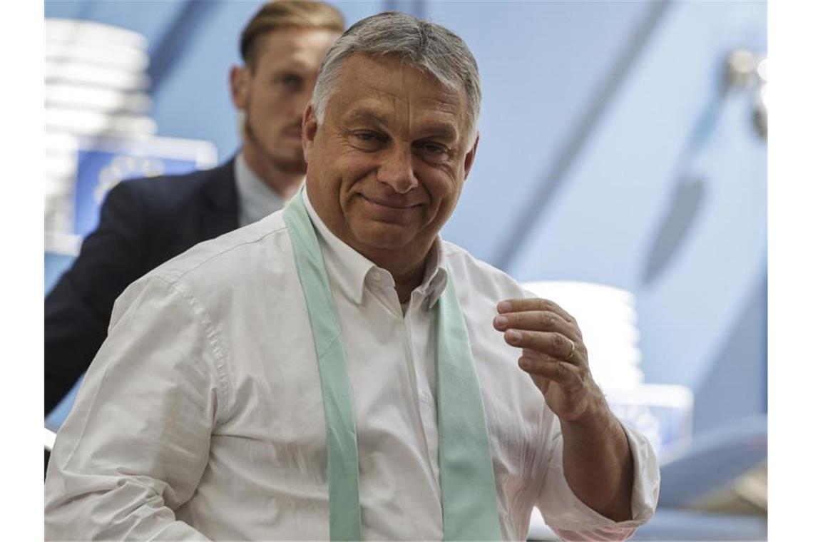 Orban weist Kritik an Ungarns Rechtspolitik zurück Ungarns Premierminister Viktor Orban freut sich über die Ergebnisse des EU-Gipfels. Foto: Stephanie Lecocq/EPA Pool/AP/dpa
