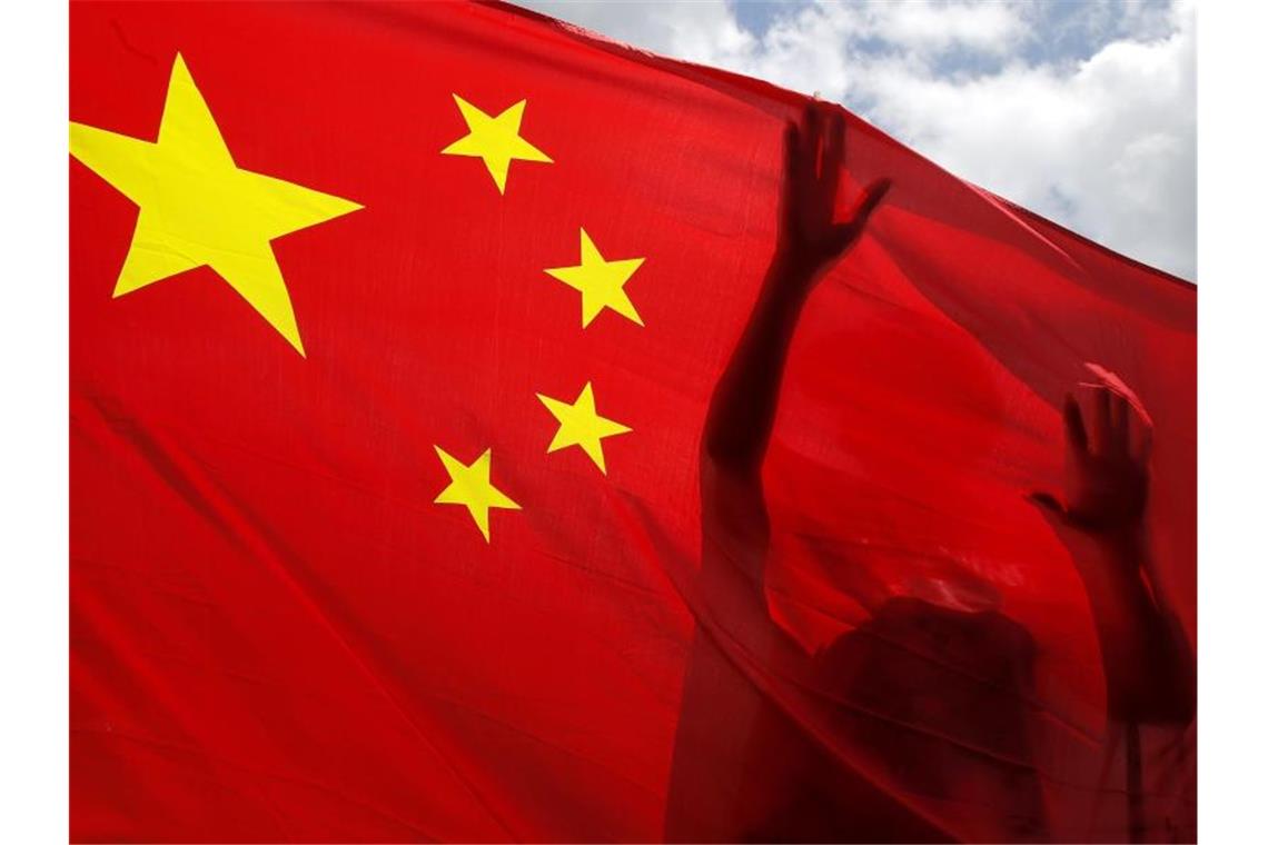 China erlässt Sicherheitsgesetz für Hongkong Ungeachtet weltweiter Kritik hat China das Gesetz zum Schutz der nationalen Sicherheit in Hongkong erlassen. Foto: Kin Cheung/AP/dpa
