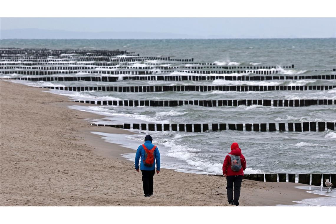 Frostige Nächte und kühles Wetter Ungemütliches Wetter an der Ostsee