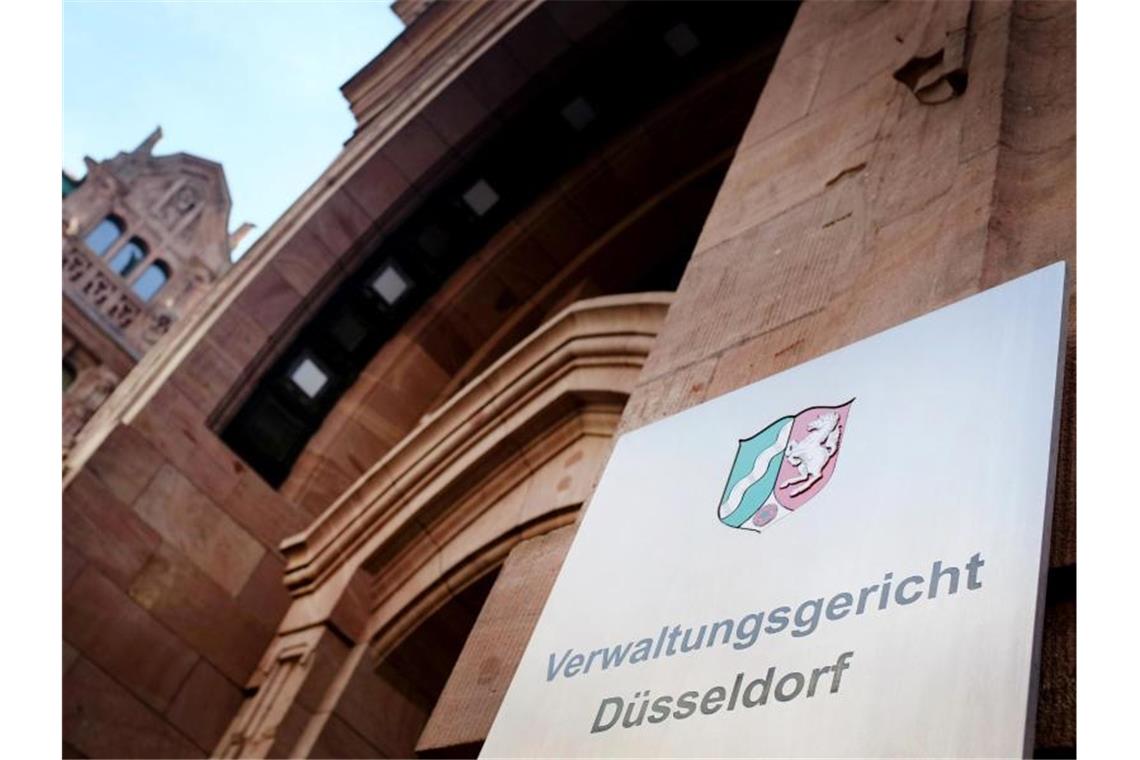 Ungewöhnlichen Fall vor dem Düsseldorfer Verwaltungsgericht: Ein Mann hat die Stadt Düsseldorf verklagt, weil sie ihm den Namenszusatz „Prinz“ verweigert hat. Foto: Martin Gerten/dpa