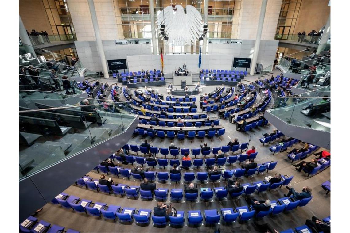 Bundestag beschließt in Corona-Krise historisches Hilfspaket